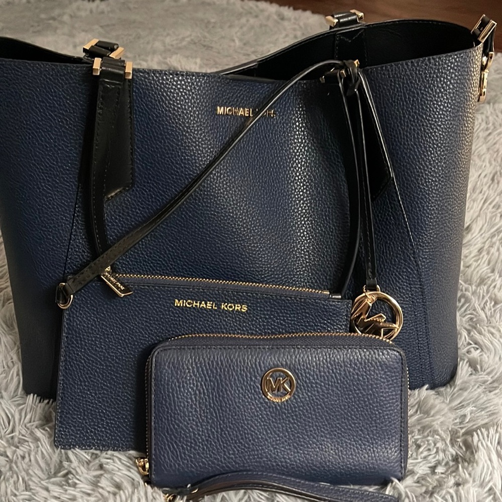 Michael Kors Navy Blue Tote with wristlet and wallet Gently used